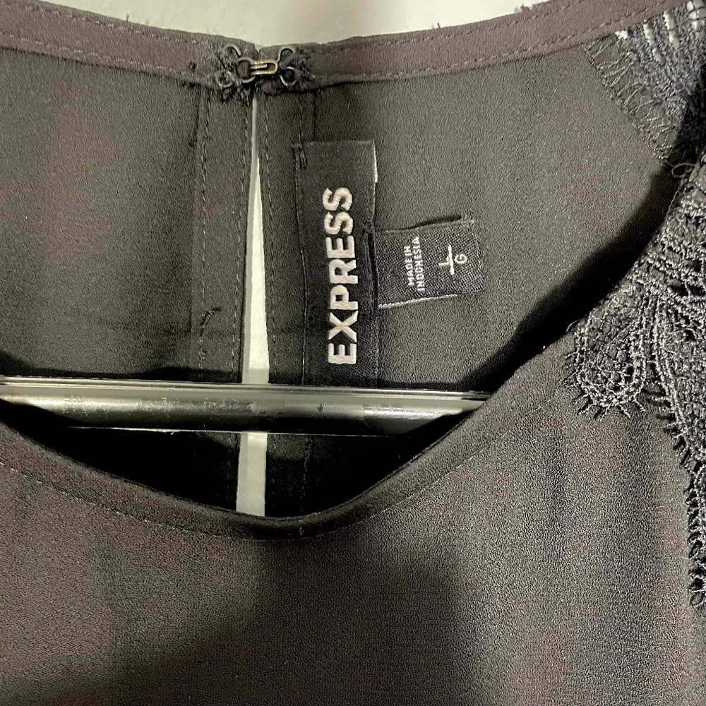 Express - Black Top with Lace & Scallop Detailed Cap Sleeves - Size: Large - Picture 4 of 6